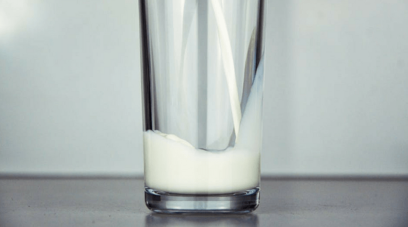 szklanka mleka, mleko właściwości, mleko na śniadanie, mleko a zdrowie, cukrzyca typu 2