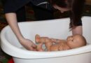 Kąpiel noworodka. Jak się do tego zabrać?