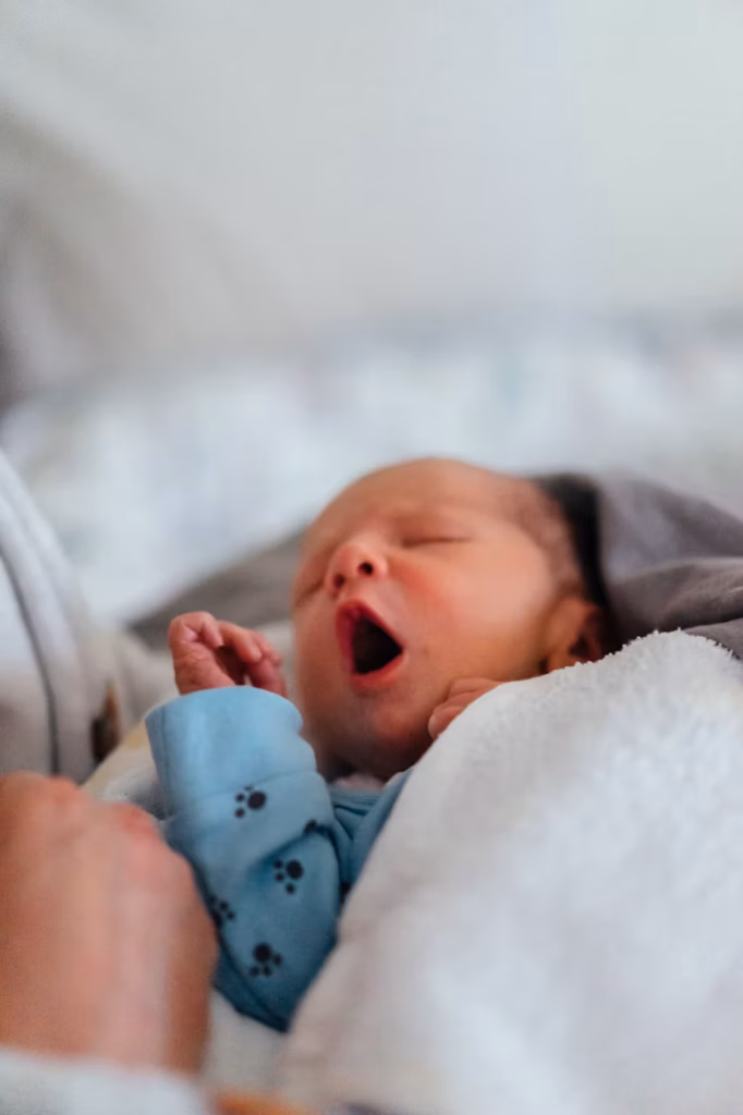 Łuszcząca się skóra u noworodka – czy jest się czym martwić?